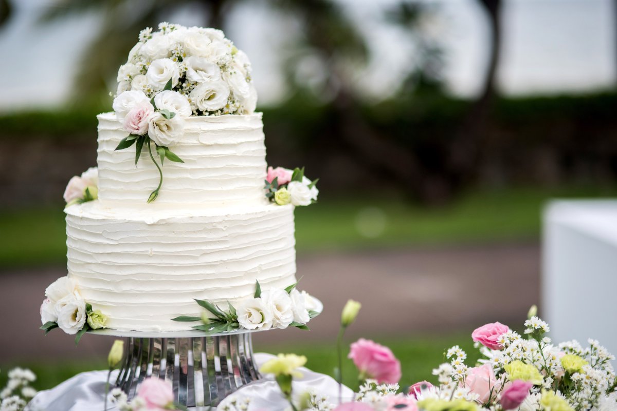 how-to-bake-a-wedding-cake-step-by-step