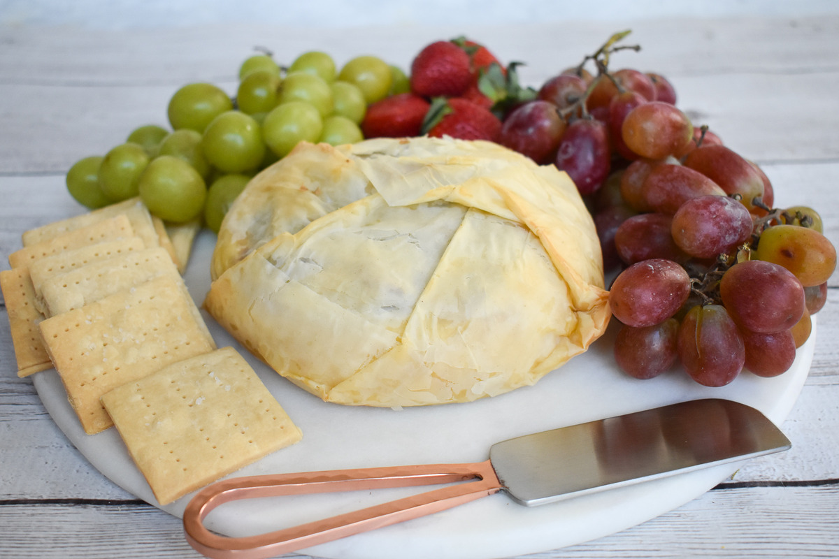 how-to-bake-brie-in-filo-dough