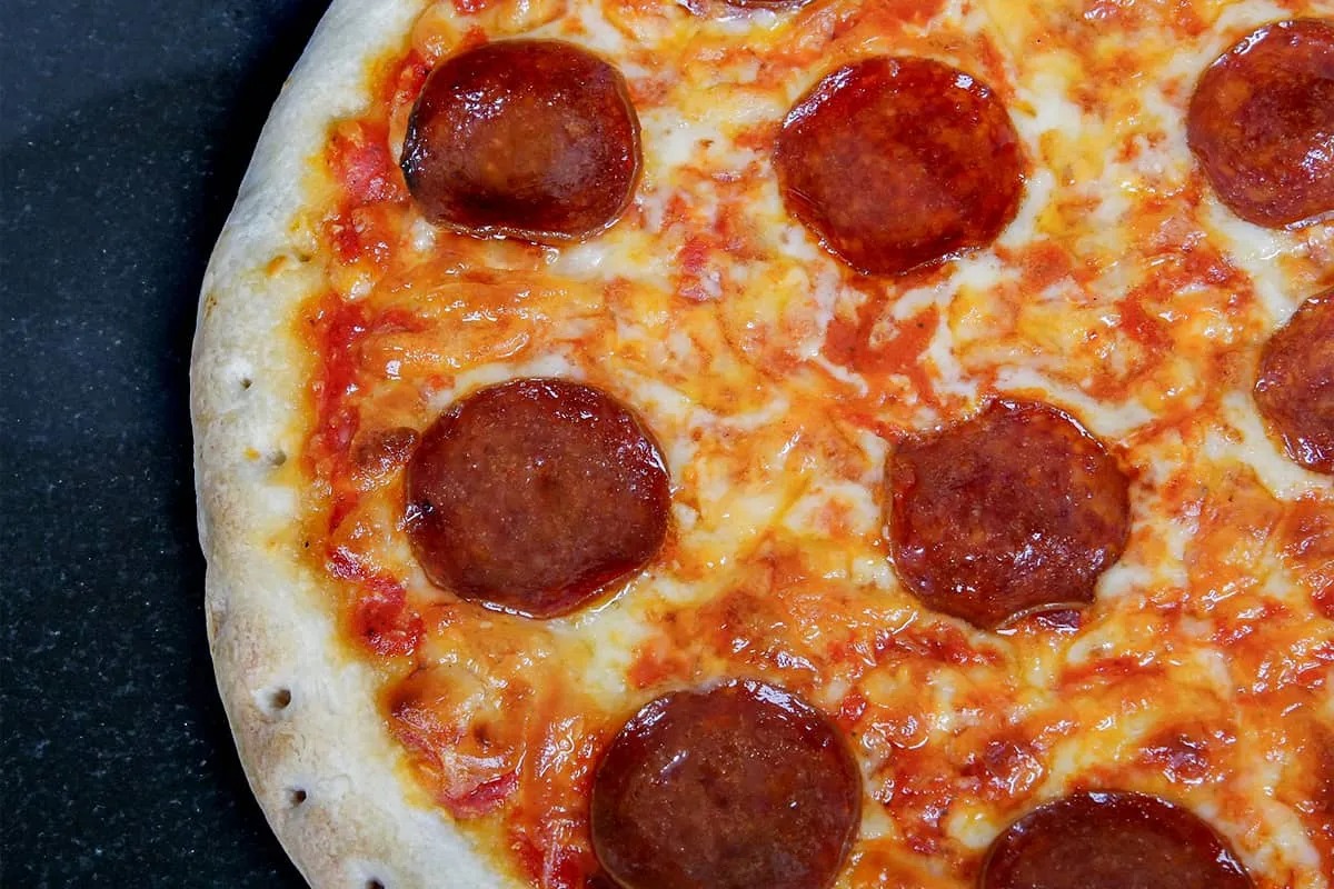 how-to-bake-frozen-pizza-in-an-air-fryer