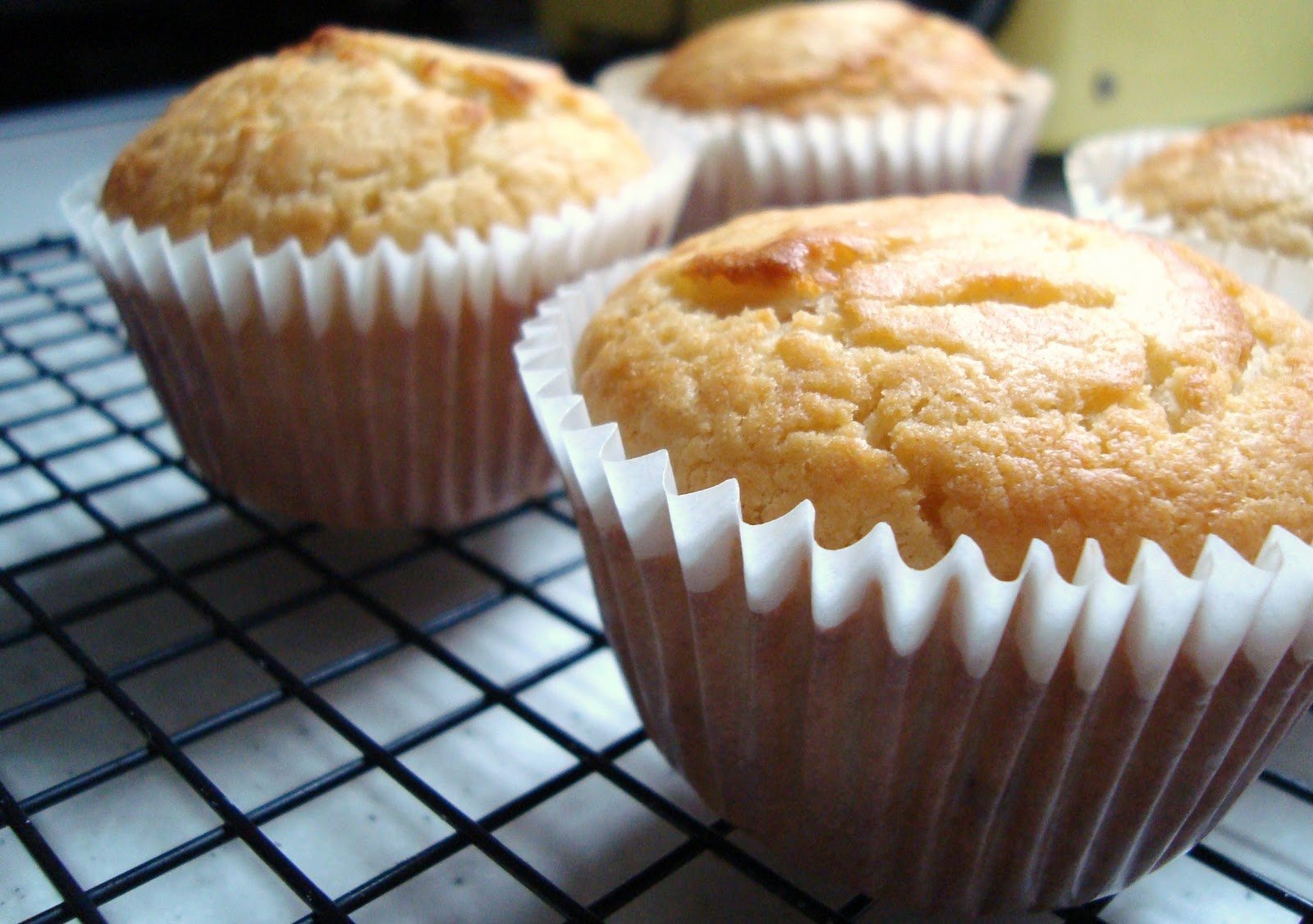 how-to-bake-half-muffin-half-cupcake