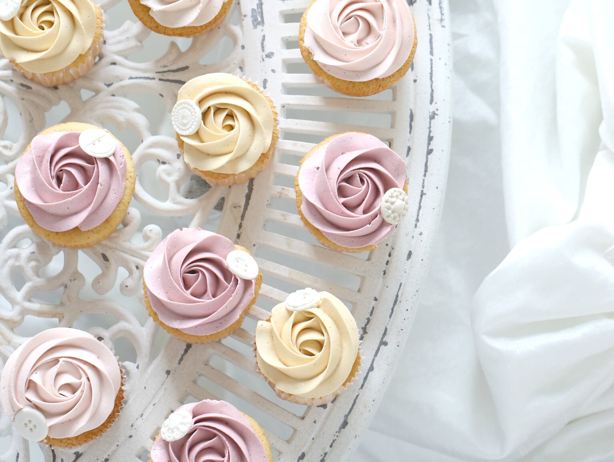 how-to-make-meringue-flowers-with-wilton-tips