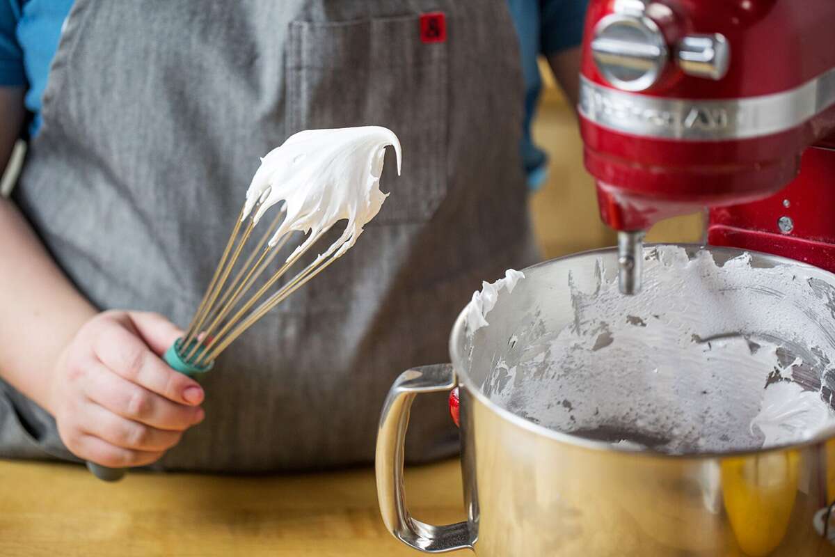 how-to-make-meringue-without-an-electric-whisk