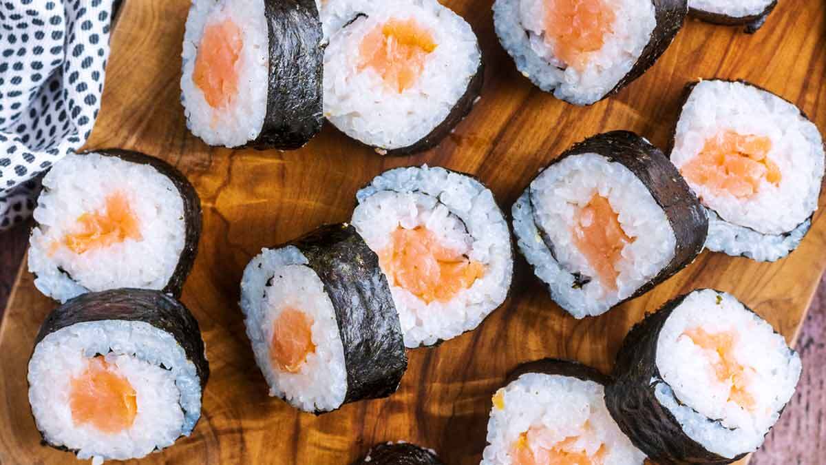 what-is-a-salmon-maki-roll