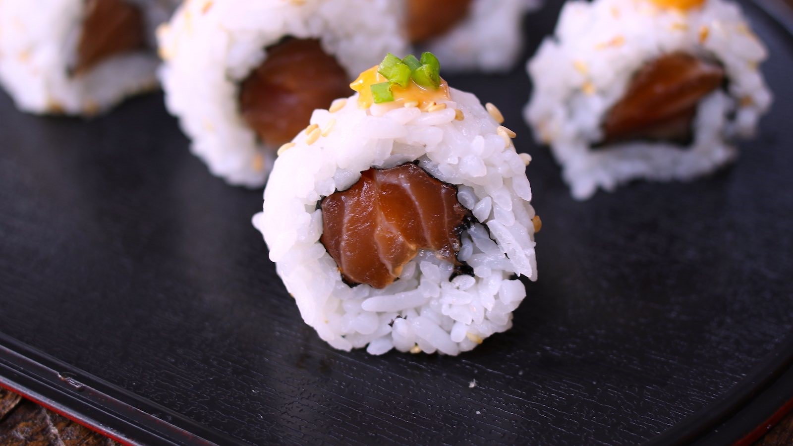what-is-a-salmon-roll