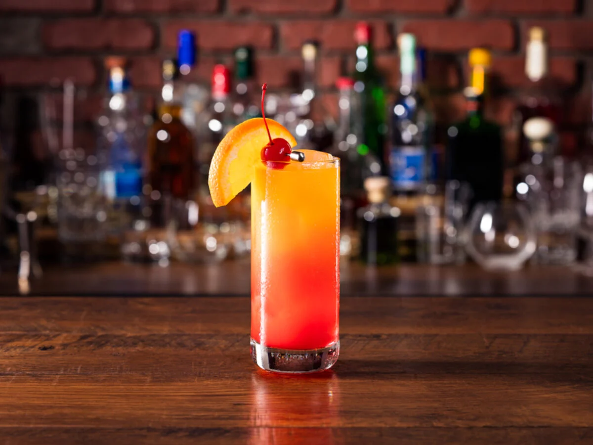 what-is-an-amaretto-sunrise