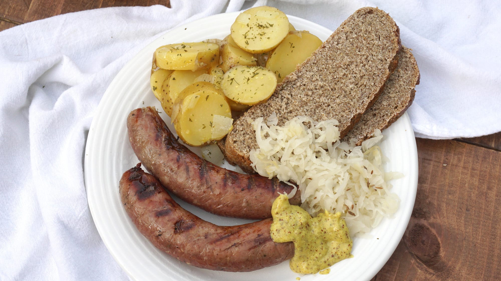 what-is-bratwurst-made-of