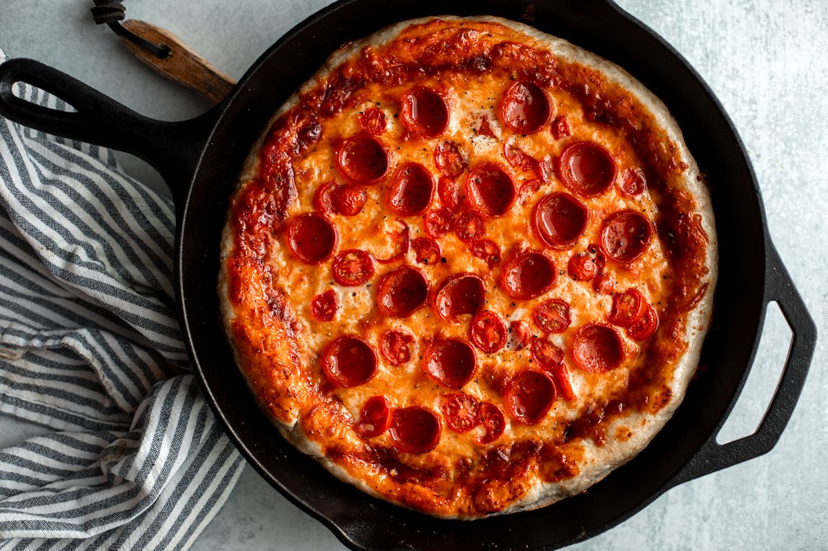 what-is-cast-iron-pizza