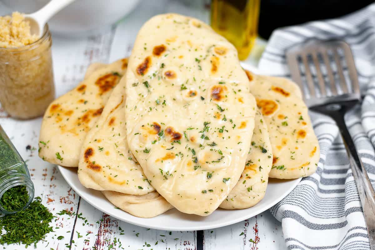 what-is-garlic-naan