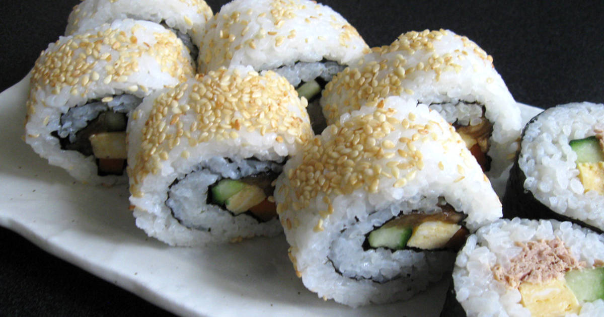 what-is-inside-out-roll-sushi