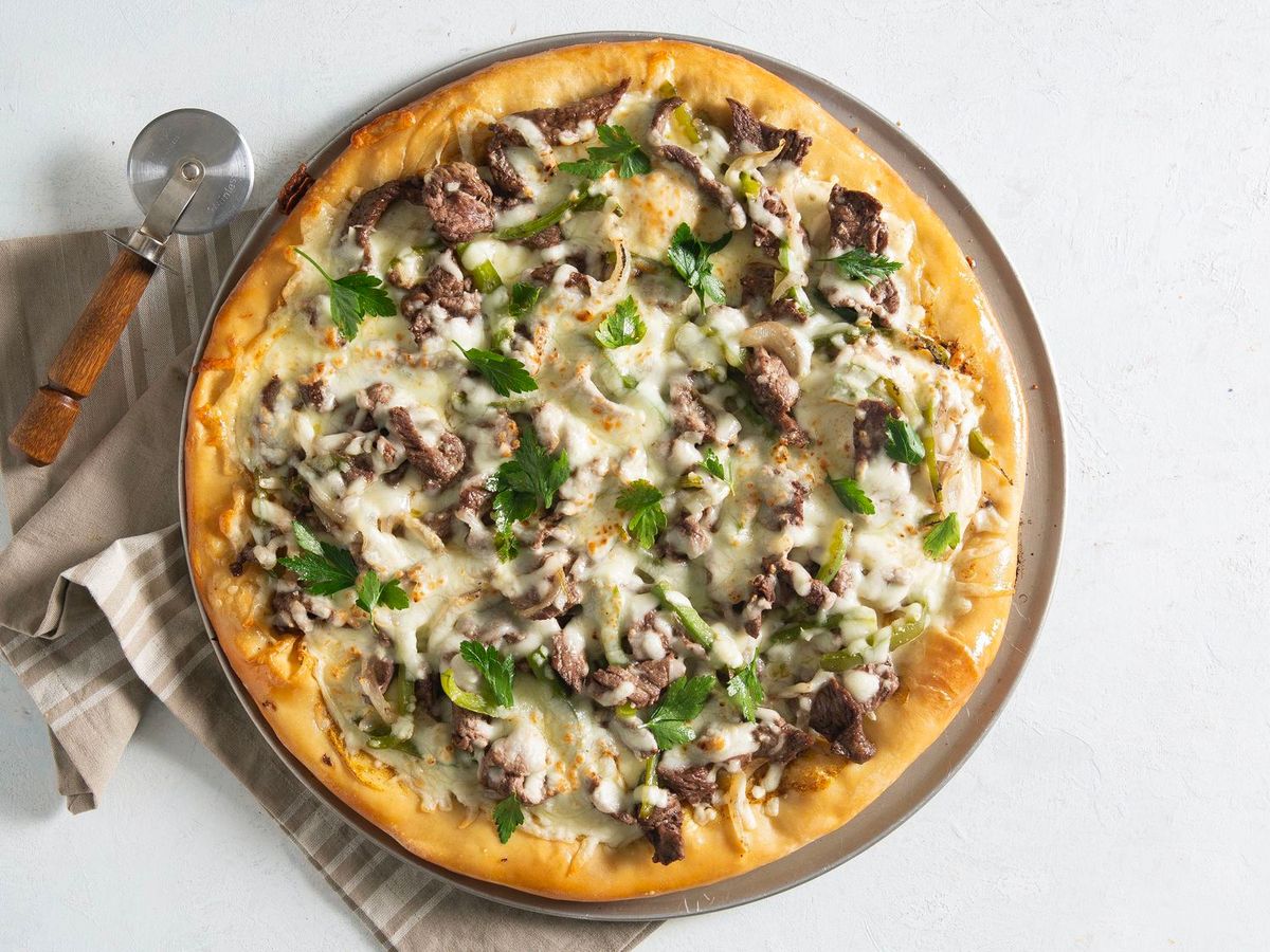 what-is-philly-cheesesteak-pizza