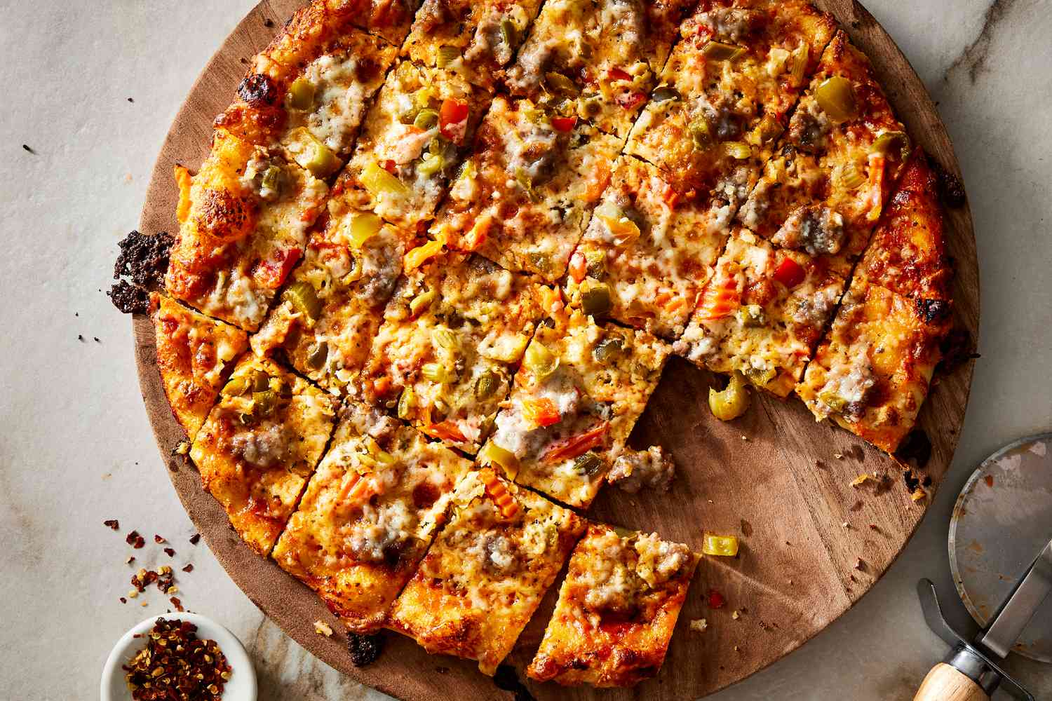 what-is-tavern-style-pizza