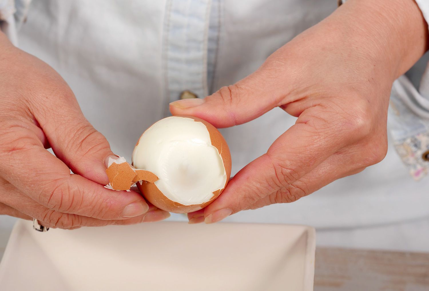 what-is-the-best-way-to-peel-hard-boiled-eggs