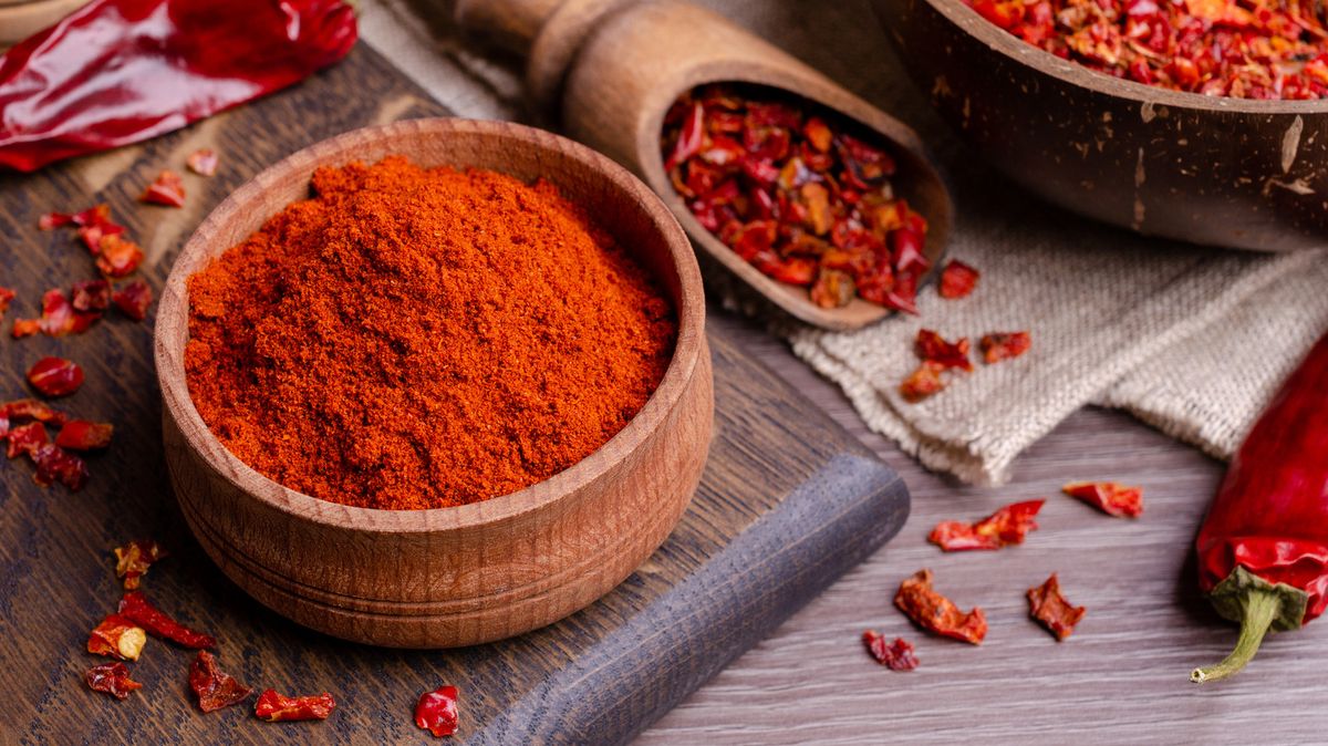 what-is-the-difference-between-cayenne-vs-paprika