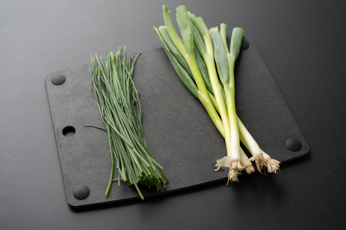 what-is-the-difference-between-chives-vs-green-onions