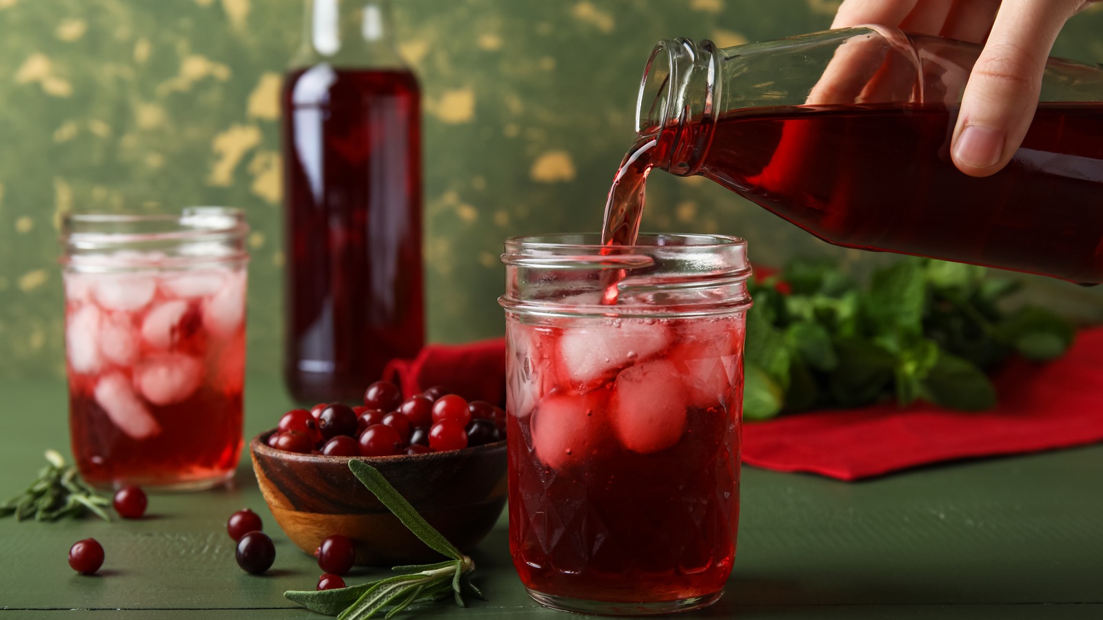 what-is-the-difference-between-cranberry-juice-and-cocktail