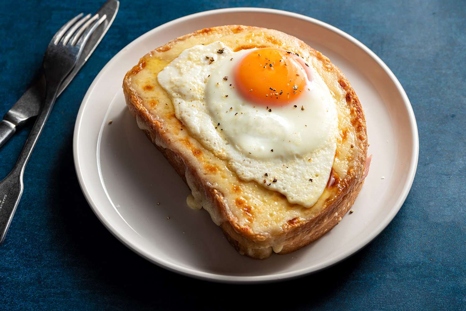 what-is-the-difference-between-croque-monsieur-and-madame