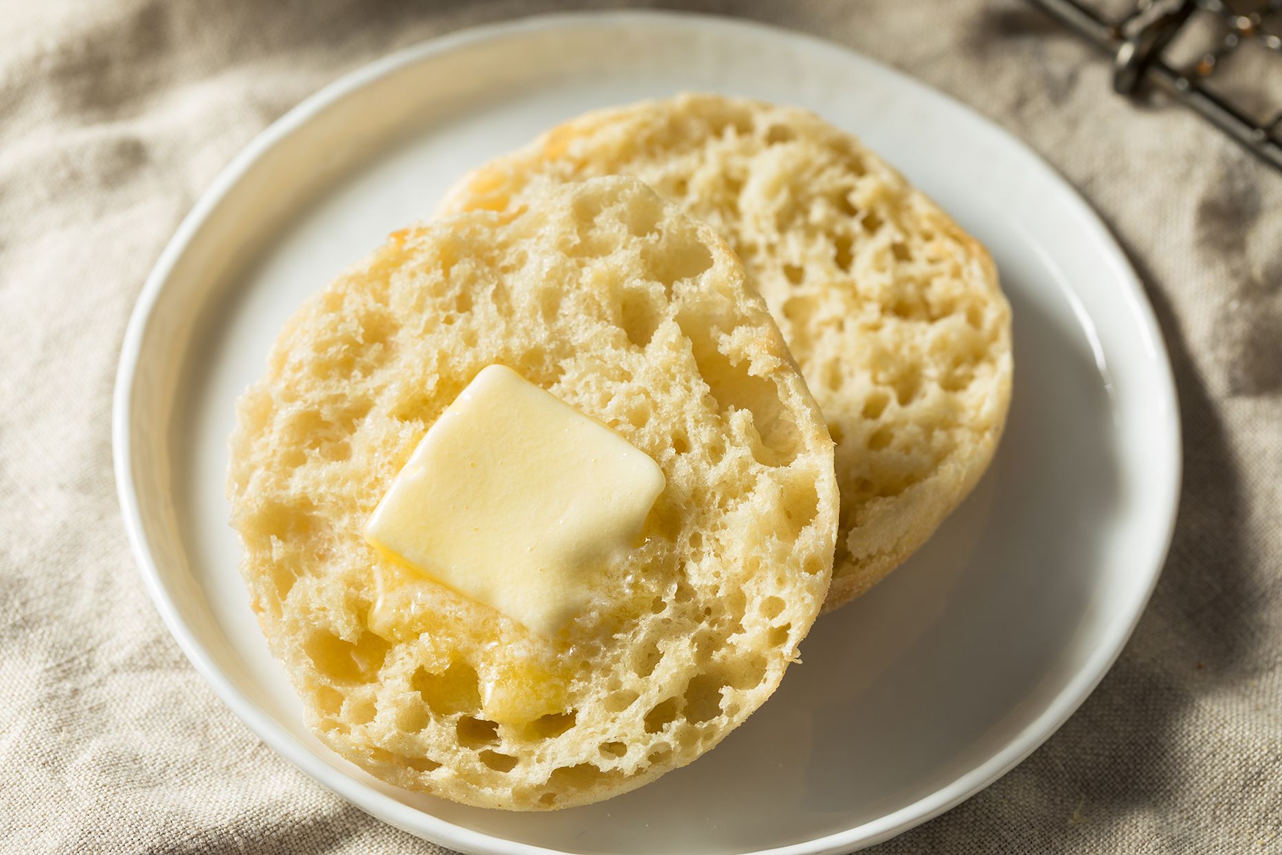 what-is-the-difference-between-crumpet-vs-english-muffin