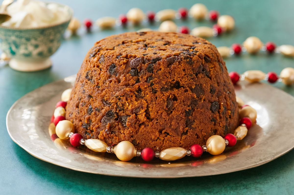 what-is-the-difference-between-figgy-pudding-vs-fruitcake