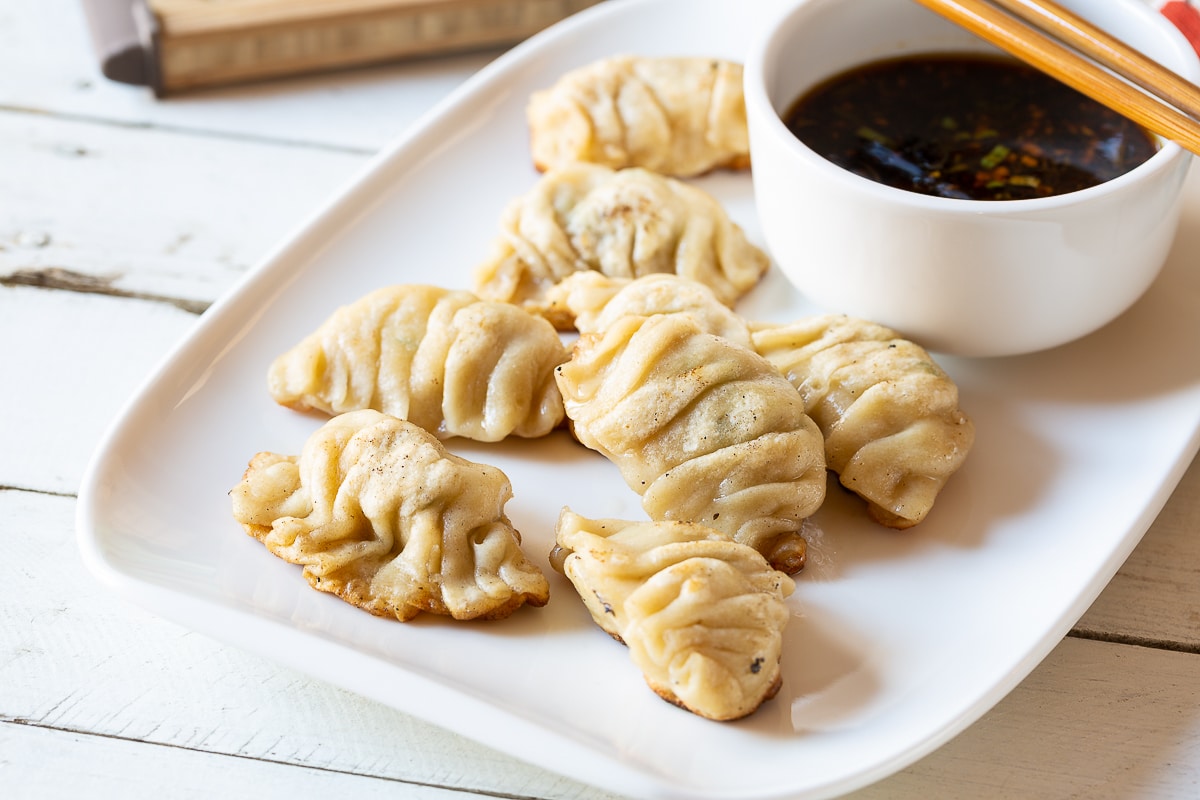 what-is-the-difference-between-gyoza-vs-potsticker