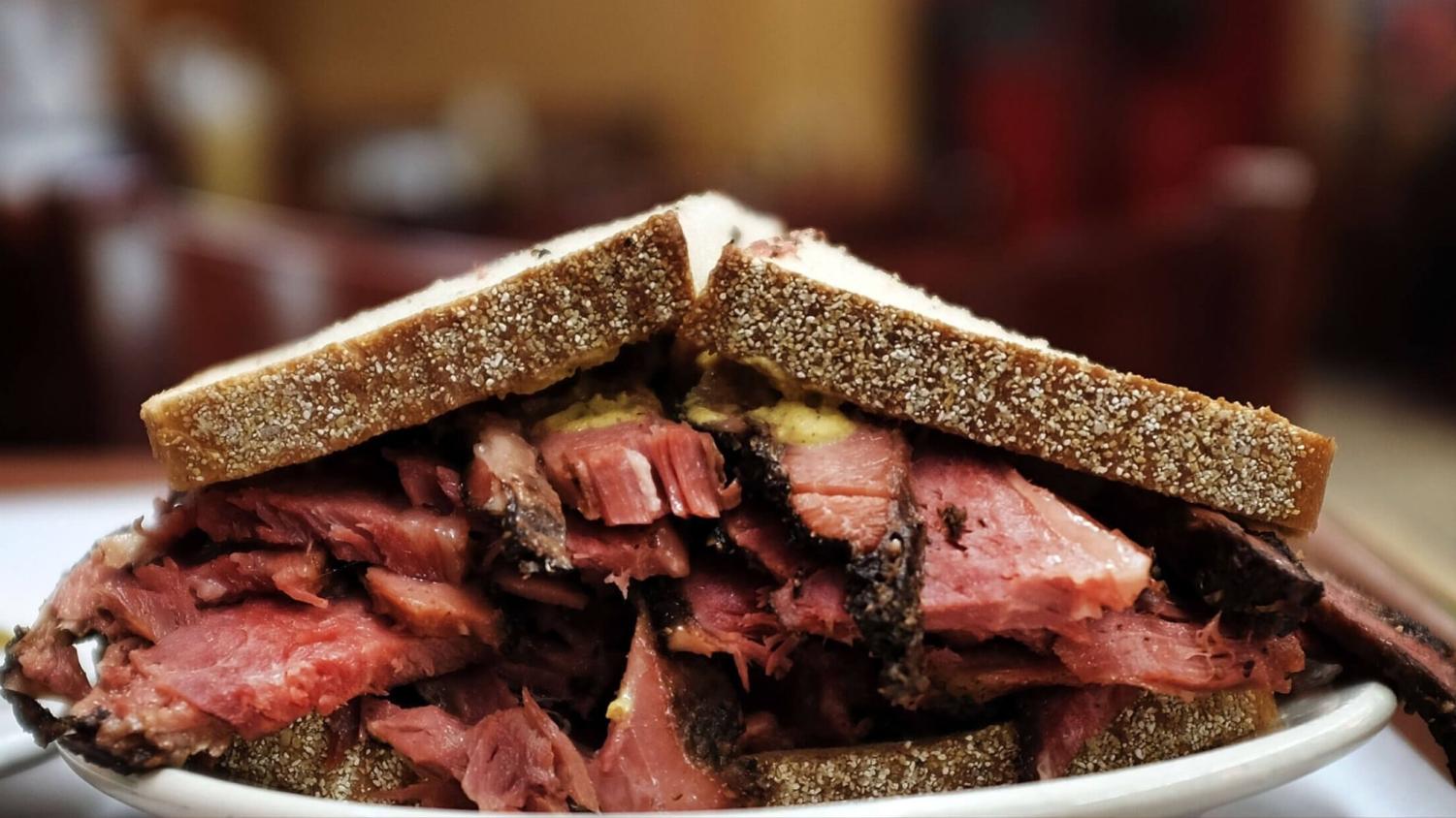 what-is-the-difference-between-pastrami-vs-roast-beef