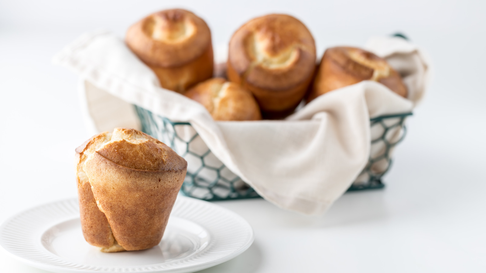 what-is-the-difference-between-popovers-and-yorkshire-pudding