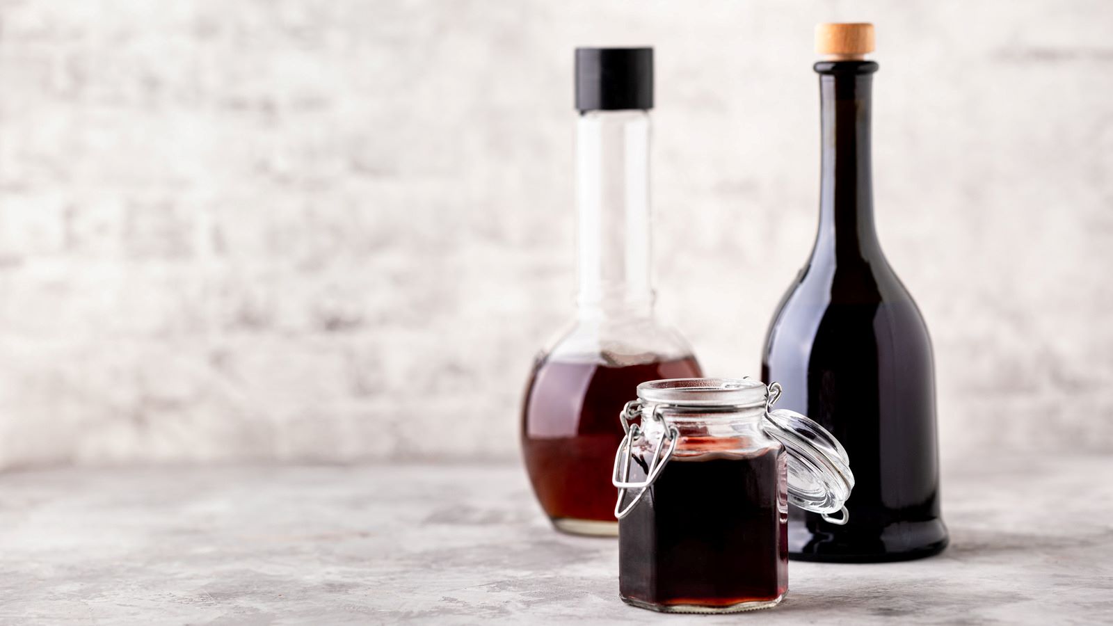 what-is-the-difference-between-red-wine-vinegar-vs-balsamic-vinegar