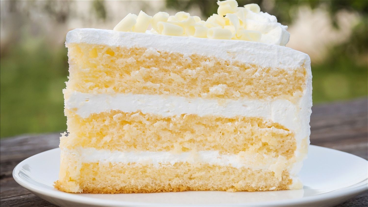 what-is-the-difference-between-white-cake-and-yellow-cake