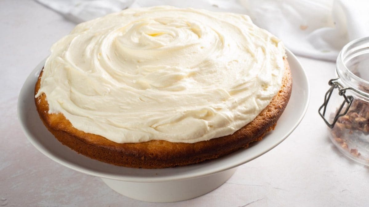 what-is-the-role-of-sour-cream-in-baking