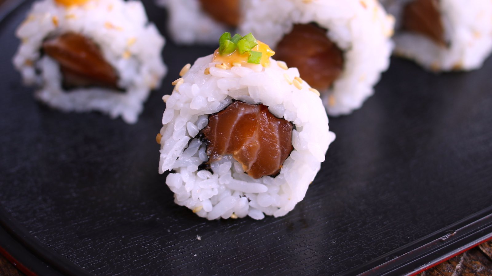 what-is-a-spicy-salmon-roll