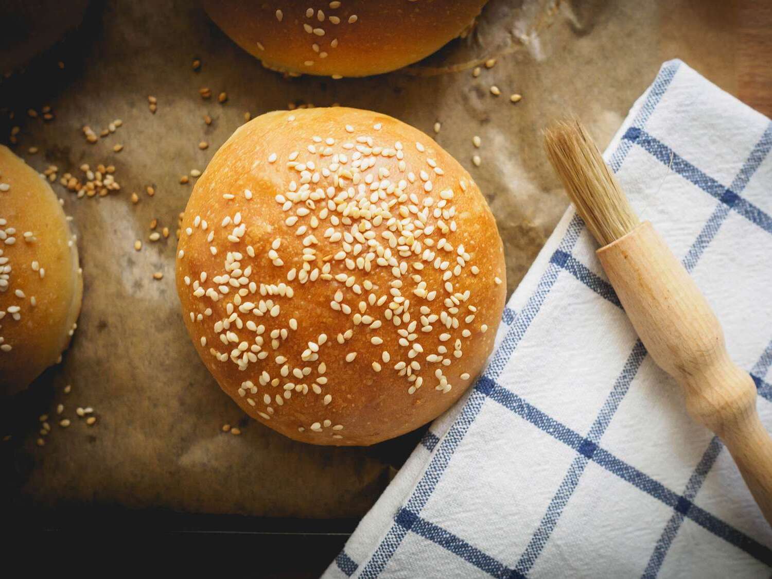 what-is-the-white-powder-on-hamburger-buns