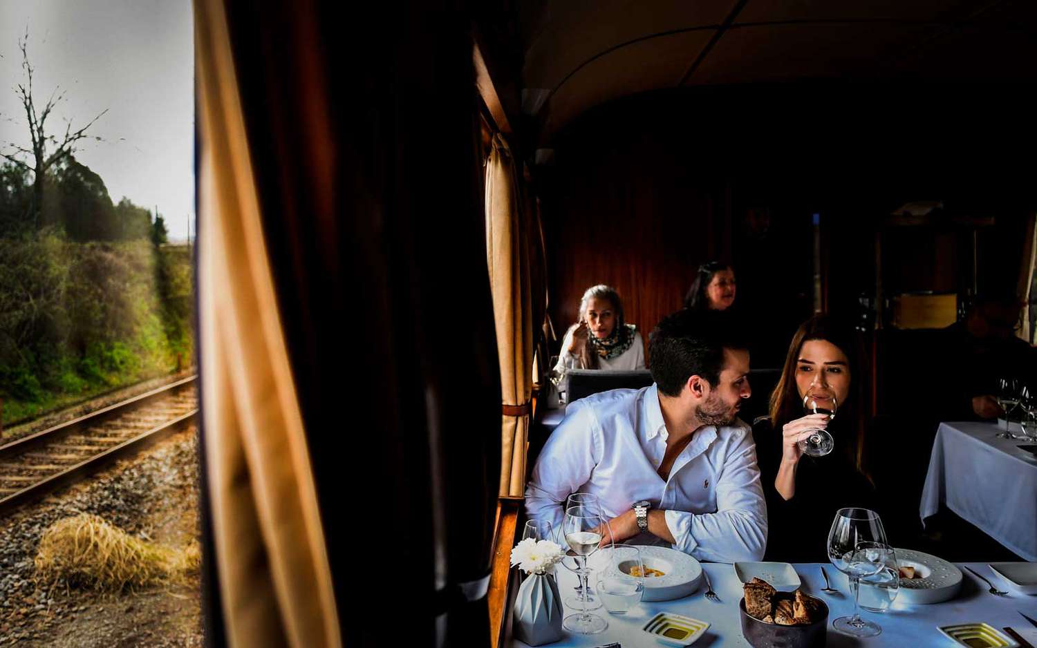 exploring-the-world-of-luxury-train-dining