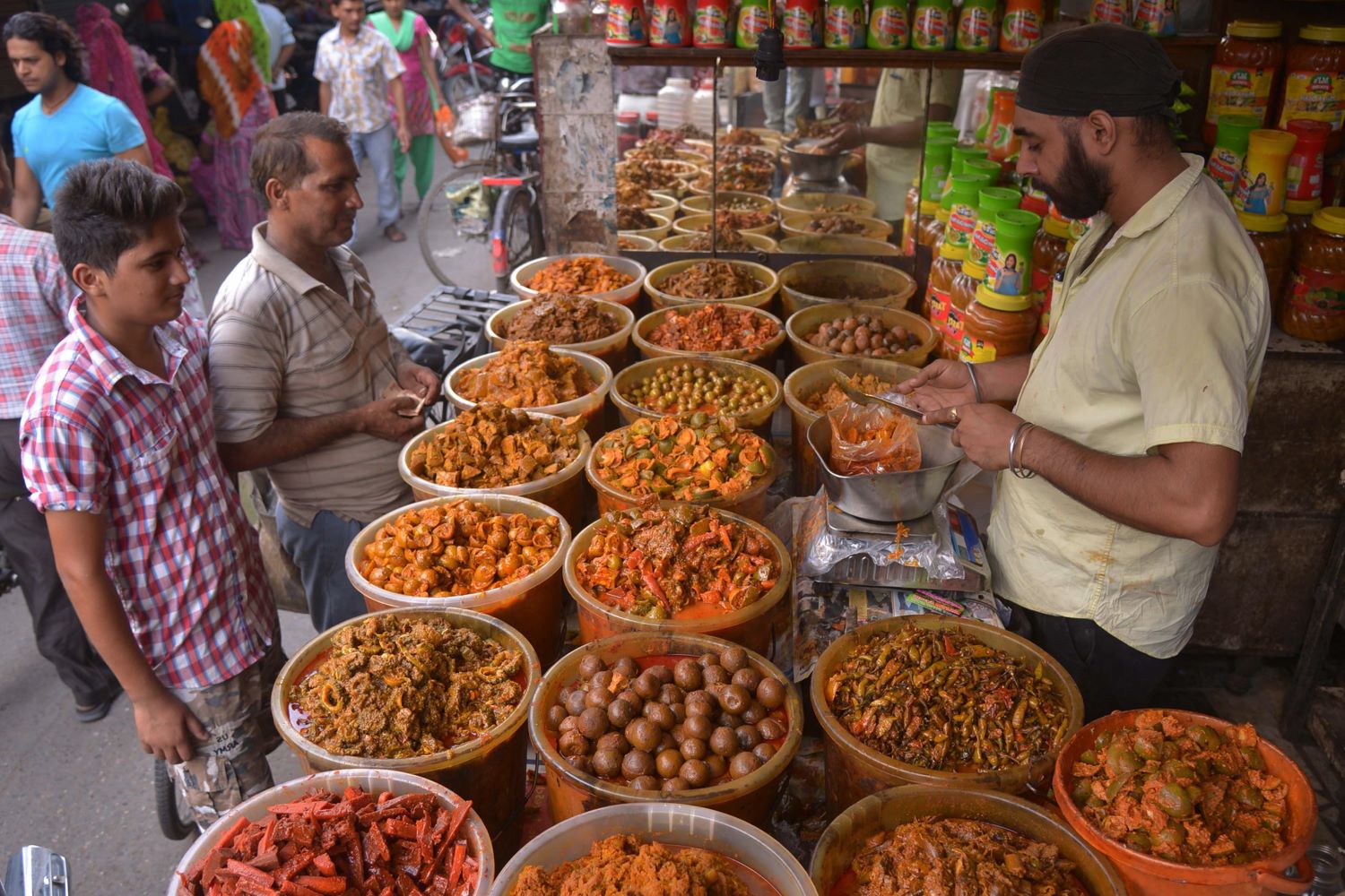 exploring-traditional-indian-street-food