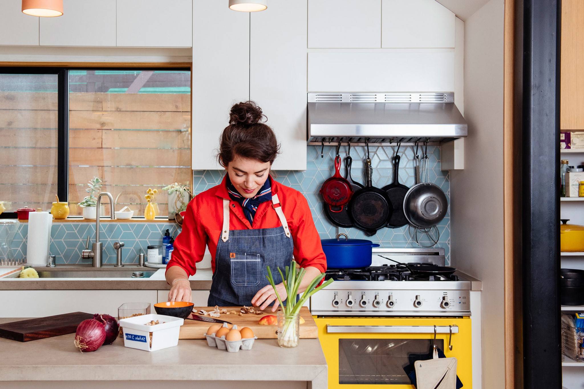 gourmet-approaches-to-cooking-in-tiny-kitchens