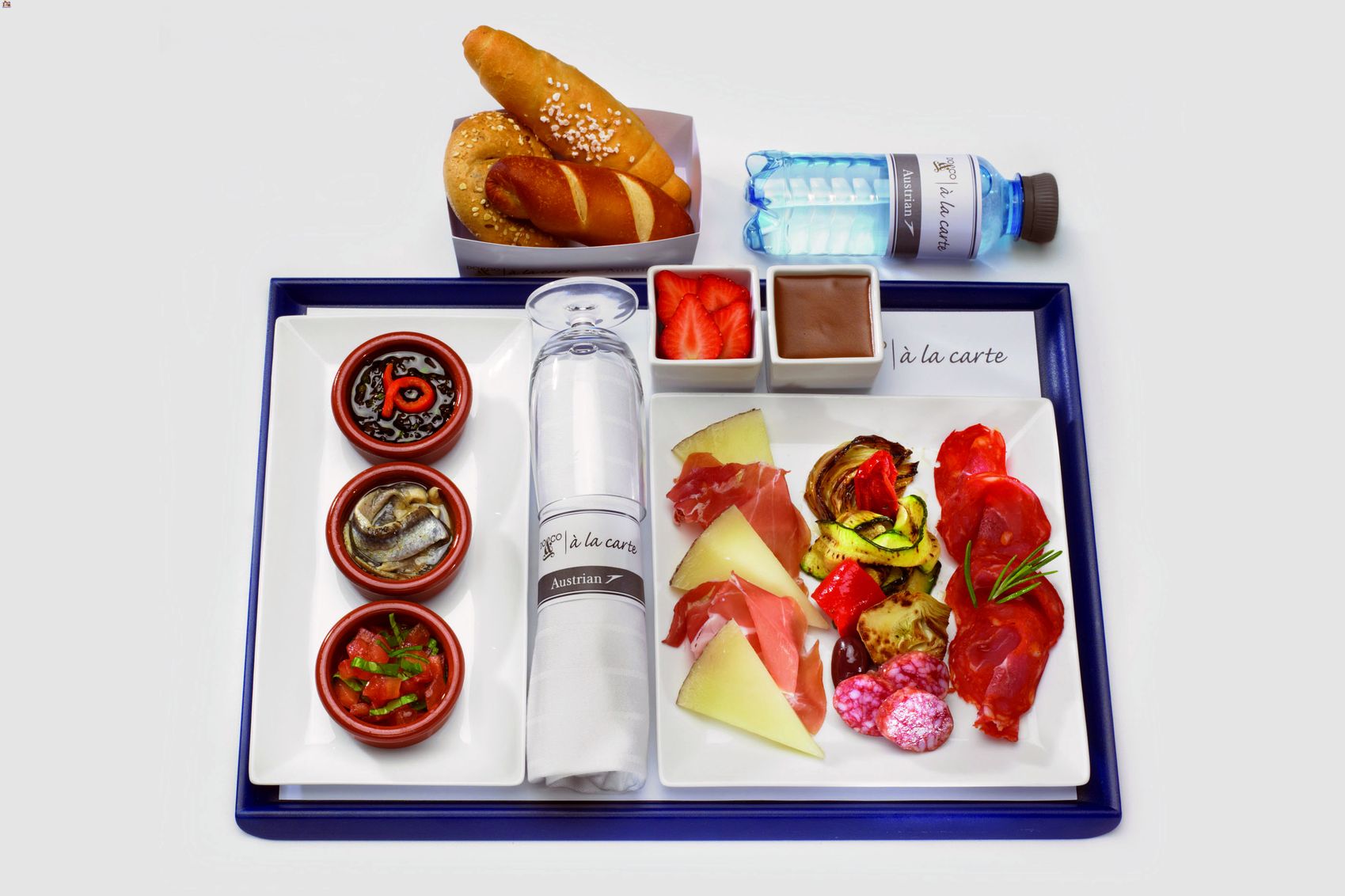 gourmet-twists-on-classic-airline-snack-boxes