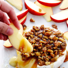 10-minute caramel apple baked brie recipe