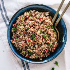 https://recipes.net/wp-content/uploads/portal_files/recipes_net_posts/2020-11/herbed-quinoa-and-pomegranate-salad-recipe.jpeg