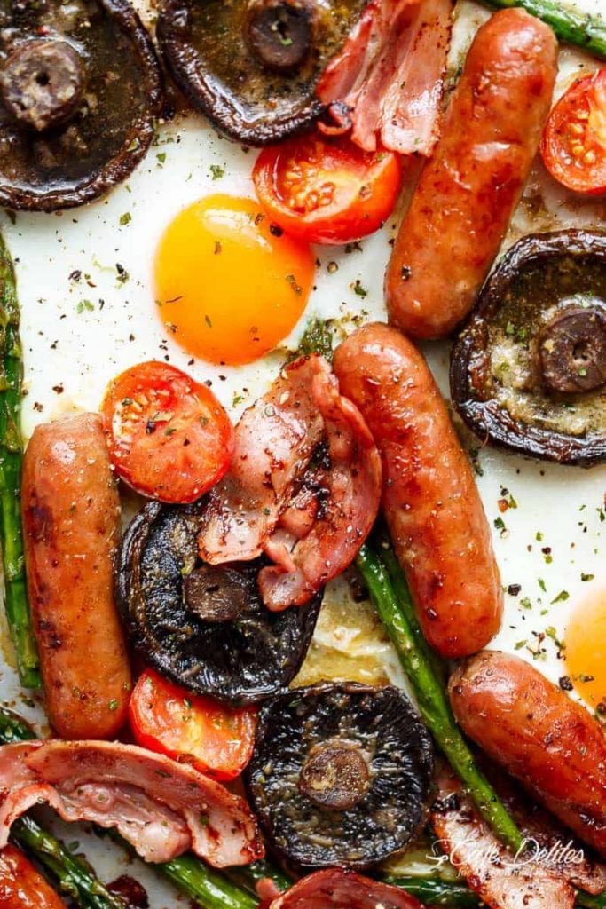 sheet pan full breakfast (eggs, bacon, sausages & mushrooms) recipe