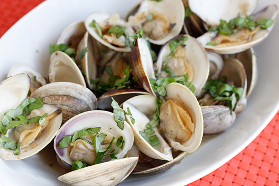 steamed clams with fresh basil recipe