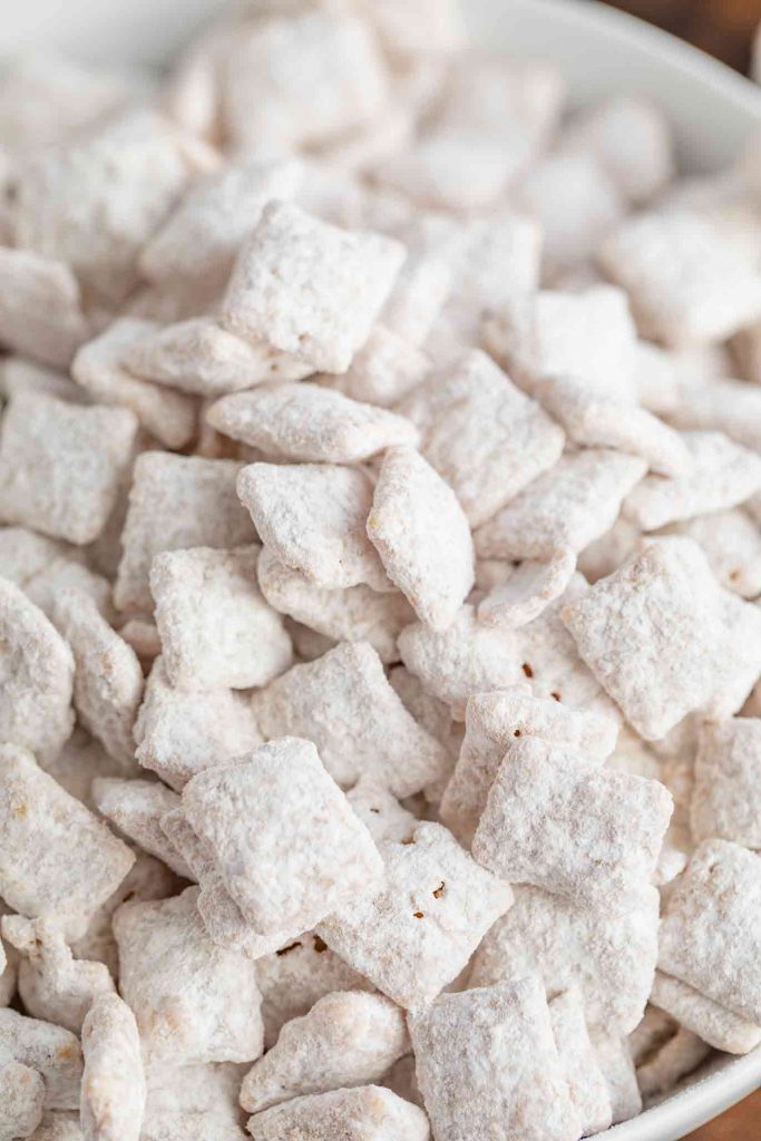 white chocolate puppy chow (muddy buddies) recipe