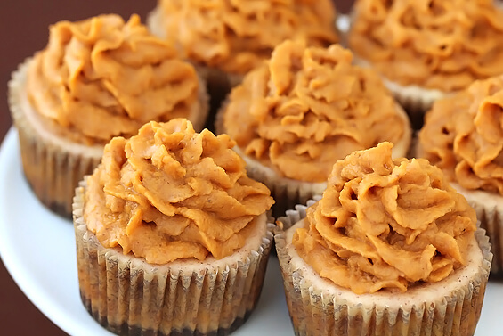 cinnamon mini-cheesecakes with pumpkin pie frosting recipe