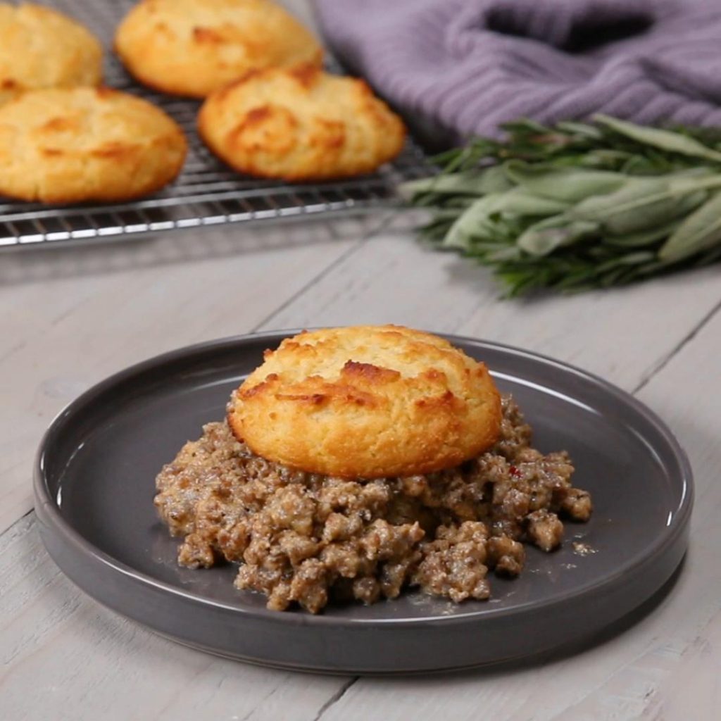 lower-carb biscuits and gravy recipe