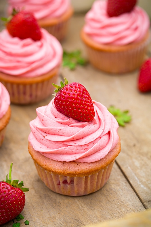 strawberry cupcakes with strawberry buttercream frosting recipe