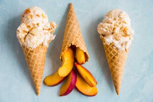 no-churn peach cobbler ice cream recipe
