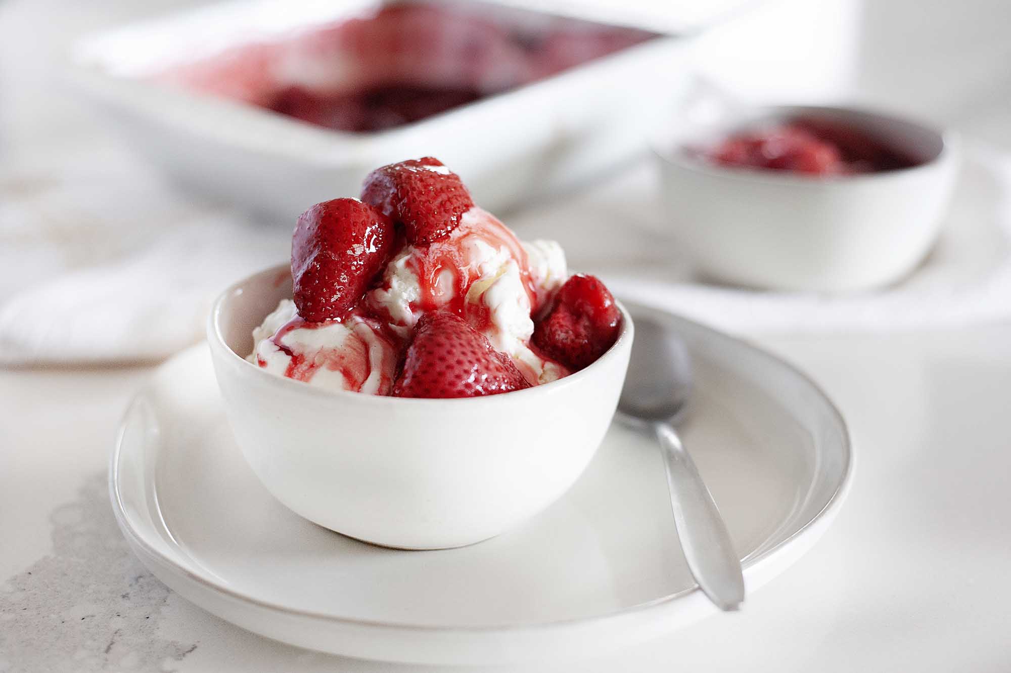 https://recipes.net/wp-content/uploads/portal_files/recipes_net_posts/2021-01/vanilla-roasted-strawberries-recipe.jpeg