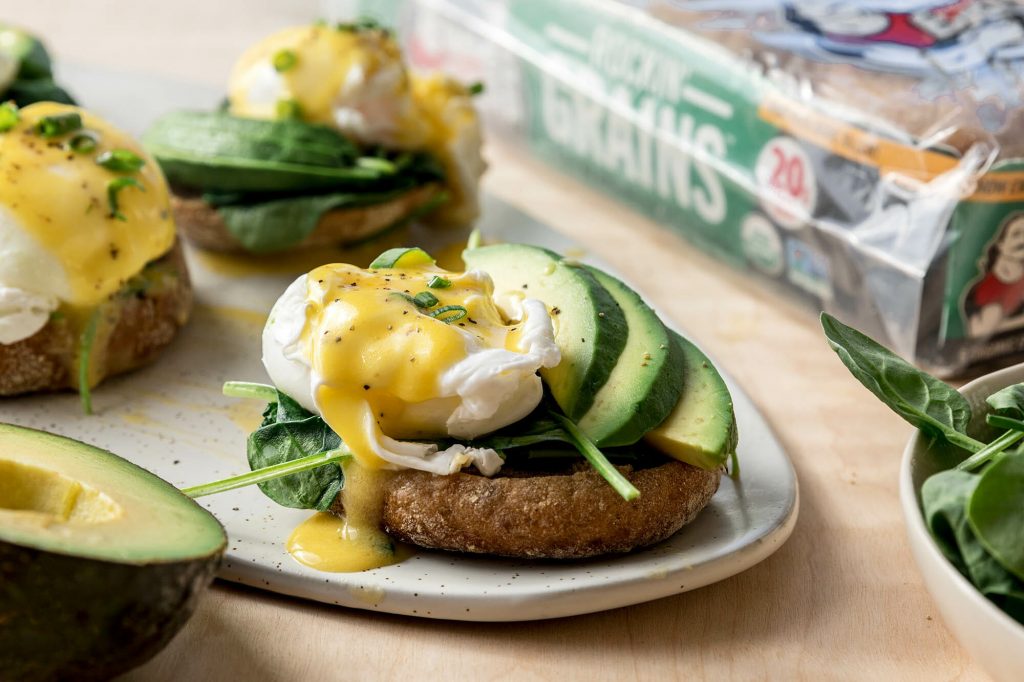 vegetarian eggs benedict with spinach and avocado recipe