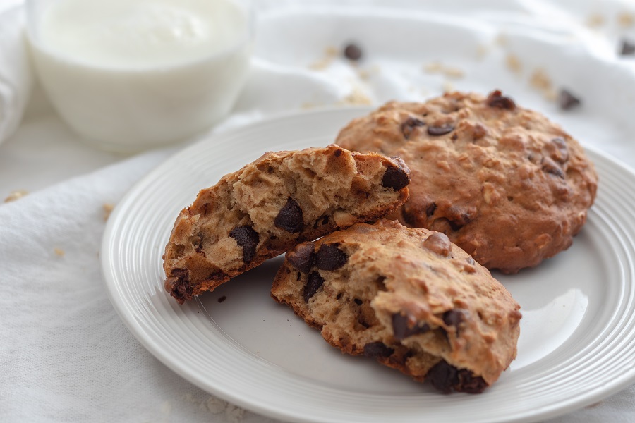 chewy-chocolate-chip-oatmeal-breakfast-cookier-ecipe