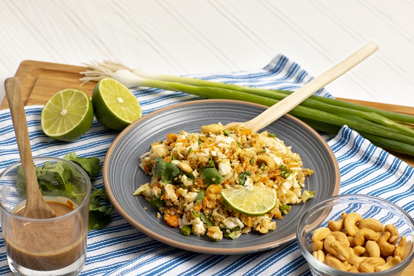 crunchy thai peanut quinoa salad