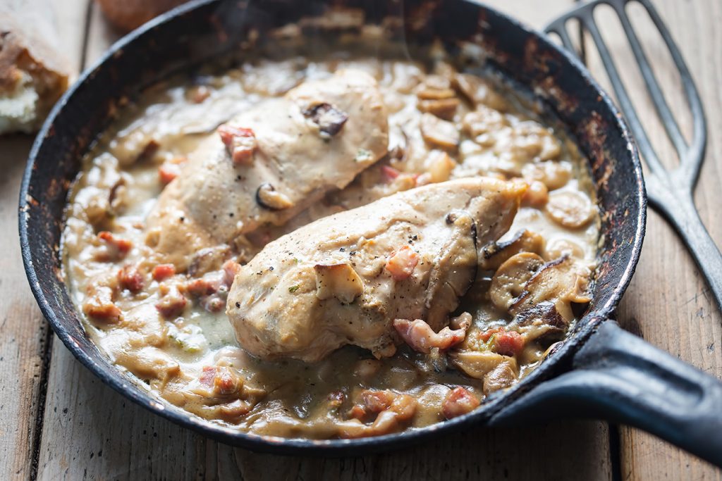 creamy chicken recipe with crispy bacon