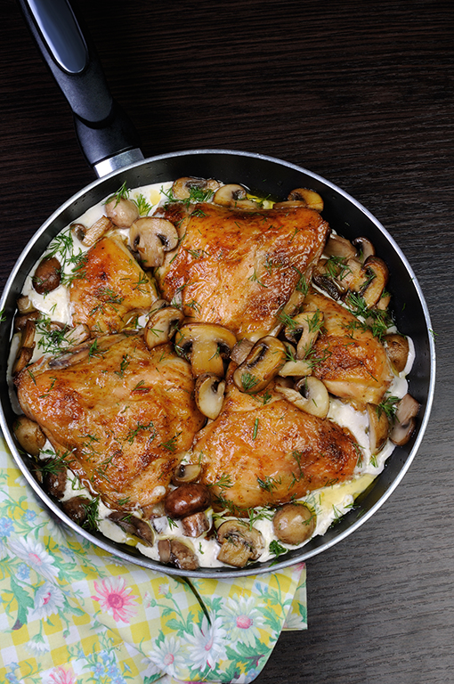 delicious skillet chicken with creamy mushroom