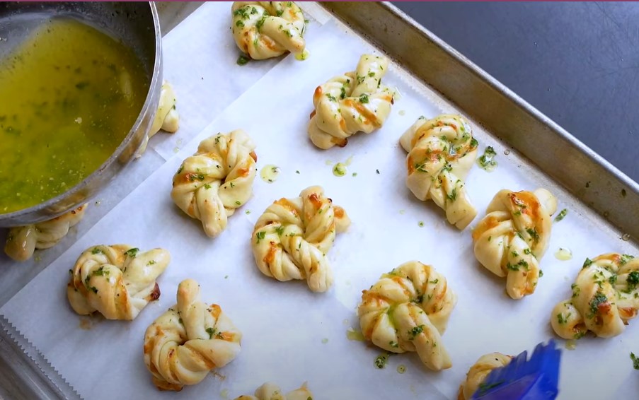 rosemary garlic knots recipe